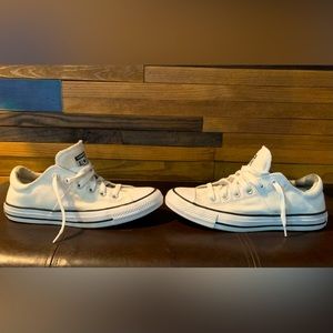 Woman’s Converse size 8